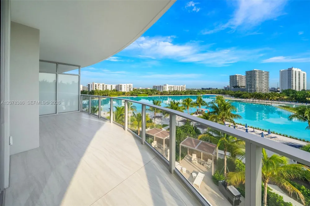 2411 Laguna Cir #311 North Miami, FL 33181
