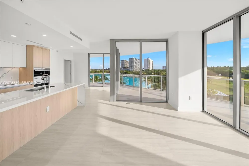 2411 Laguna Cir #311 North Miami, FL 33181