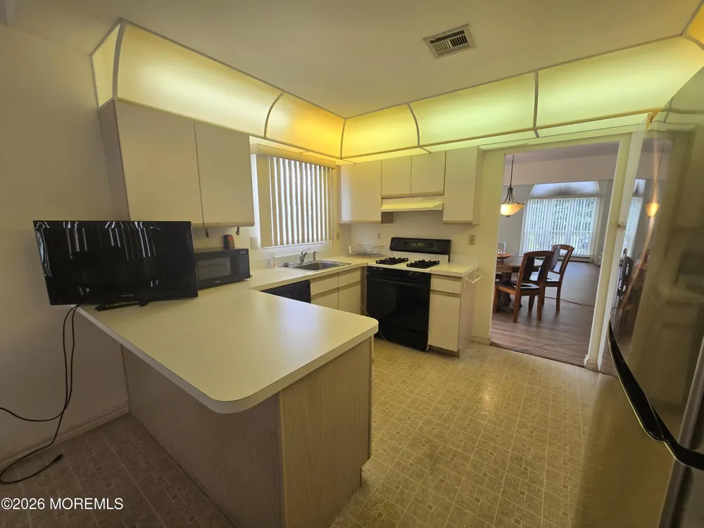 4 Cordoba Court Toms River, NJ 08757