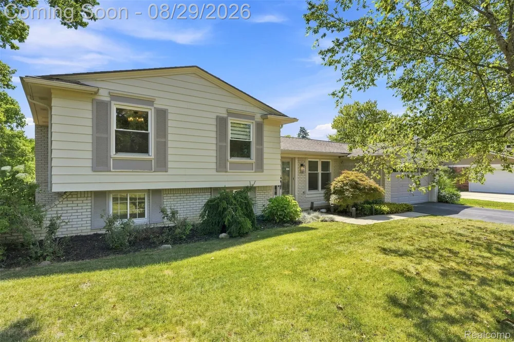 4243 Iverness Lane West Bloomfield Charter Township, MI 48323