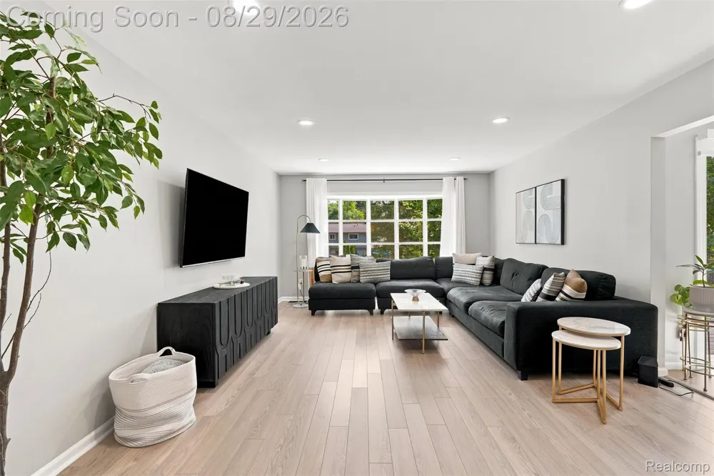 4243 Iverness Lane West Bloomfield Charter Township, MI 48323