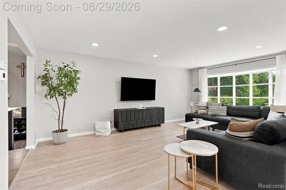 4243 Iverness Lane West Bloomfield Charter Township, MI 48323