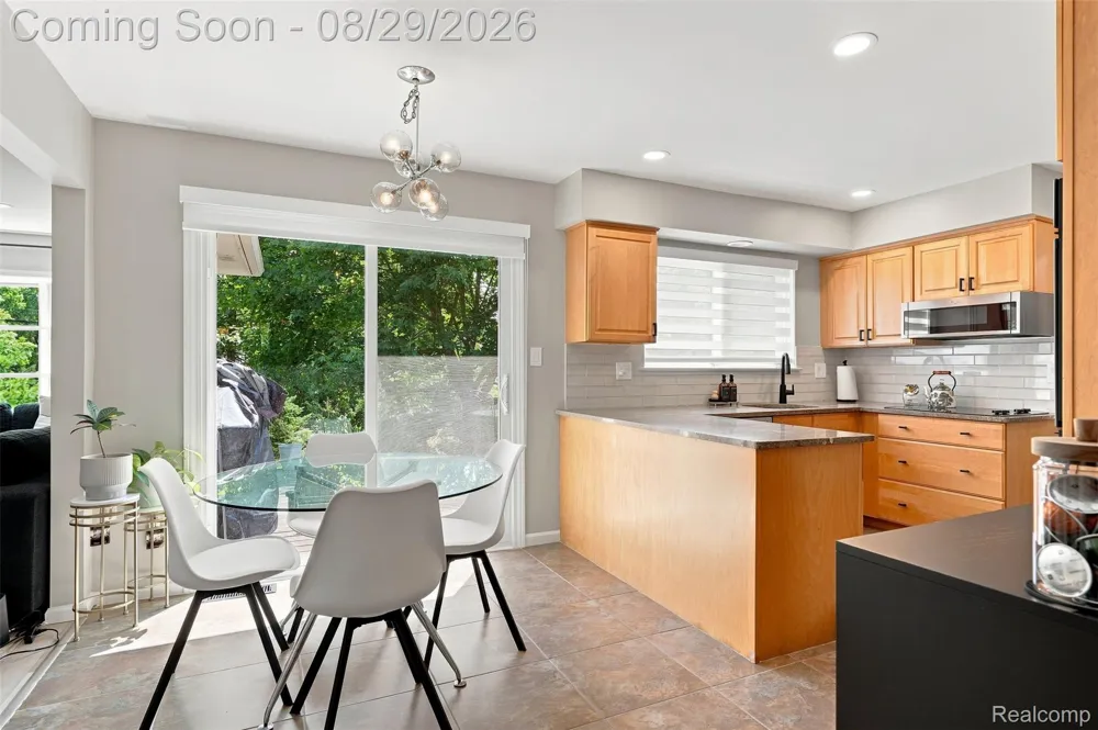 4243 Iverness Lane West Bloomfield Charter Township, MI 48323