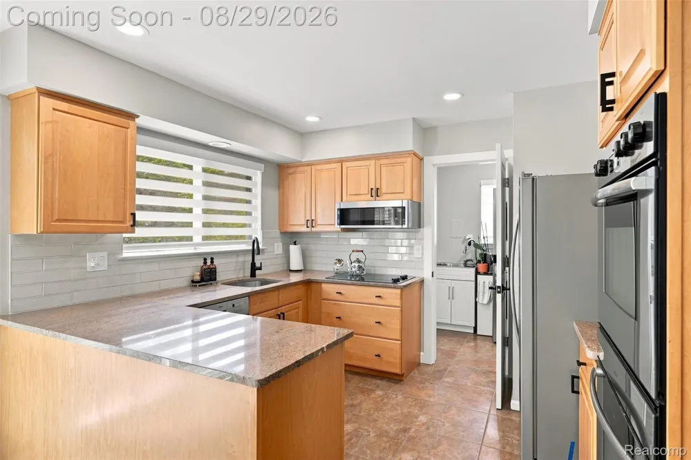 4243 Iverness Lane West Bloomfield Charter Township, MI 48323