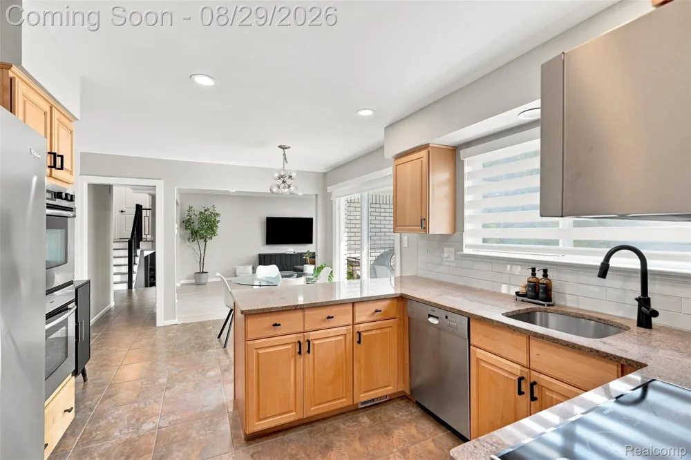 4243 Iverness Lane West Bloomfield Charter Township, MI 48323