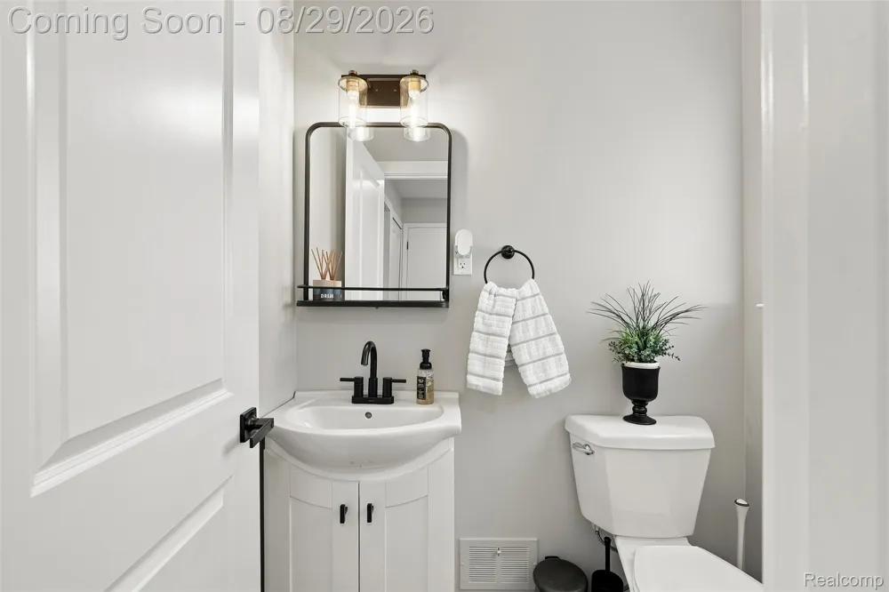4243 Iverness Lane West Bloomfield Charter Township, MI 48323