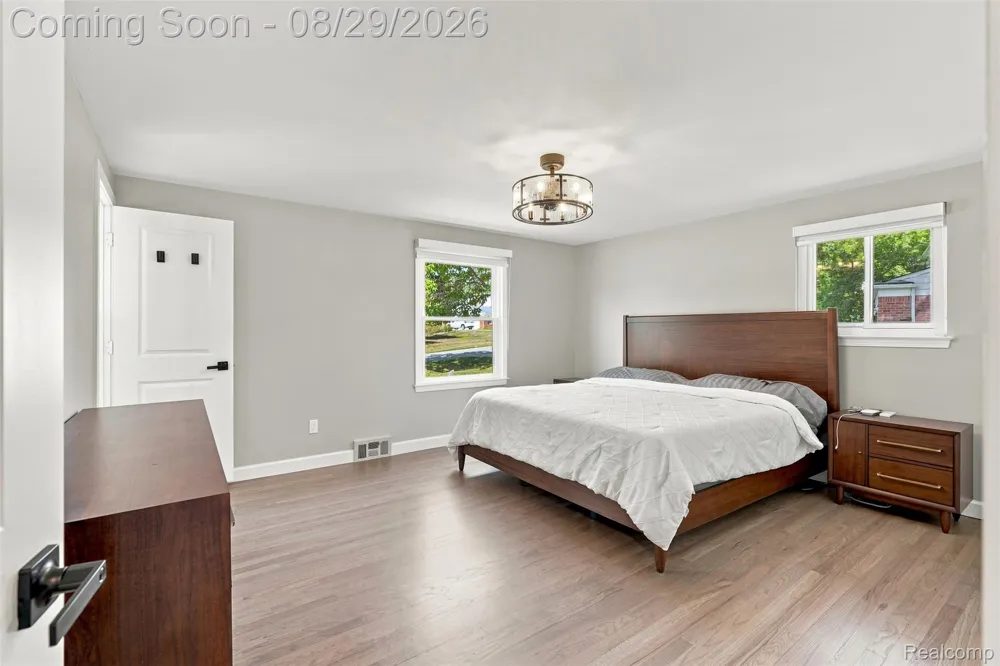 4243 Iverness Lane West Bloomfield Charter Township, MI 48323