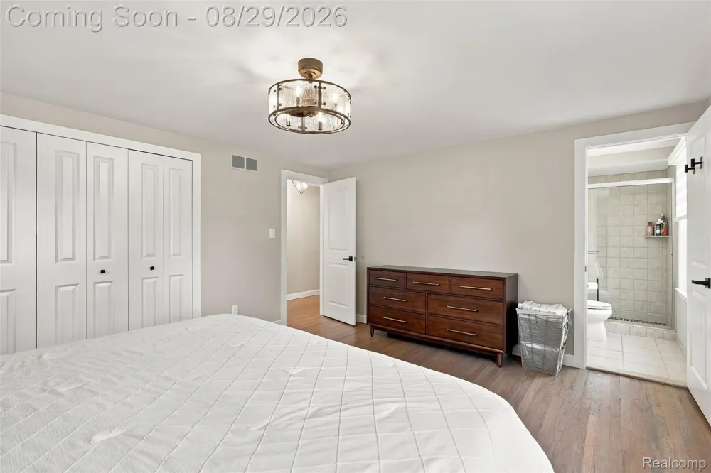 4243 Iverness Lane West Bloomfield Charter Township, MI 48323