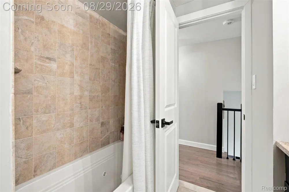 4243 Iverness Lane West Bloomfield Charter Township, MI 48323