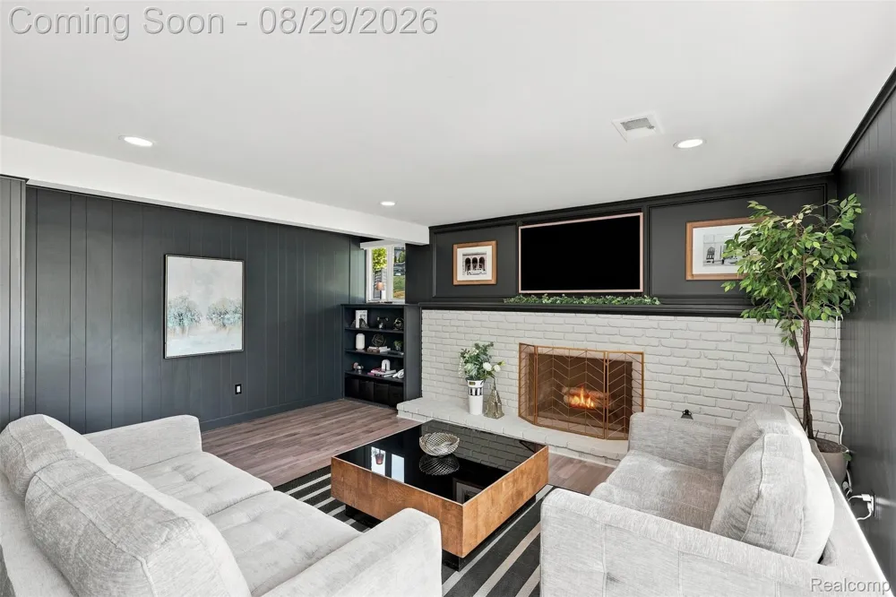 4243 Iverness Lane West Bloomfield Charter Township, MI 48323