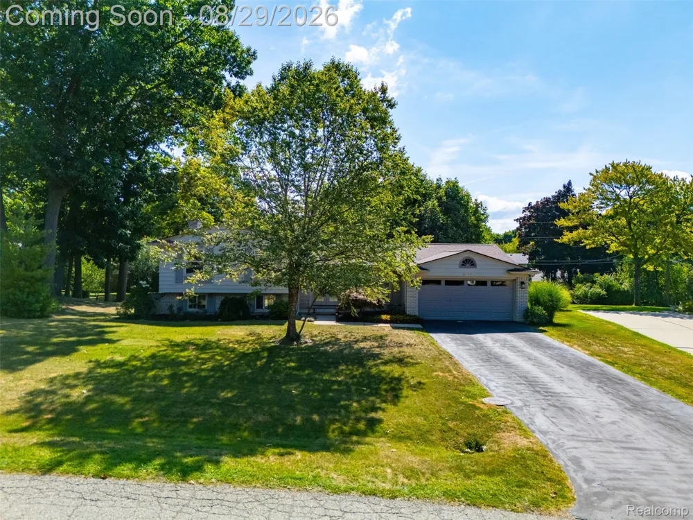 4243 Iverness Lane West Bloomfield Charter Township, MI 48323