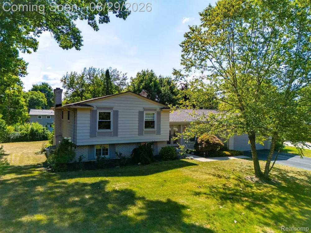 4243 Iverness Lane West Bloomfield Charter Township, MI 48323