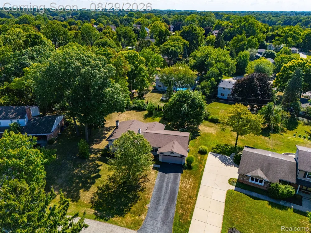 4243 Iverness Lane West Bloomfield Charter Township, MI 48323