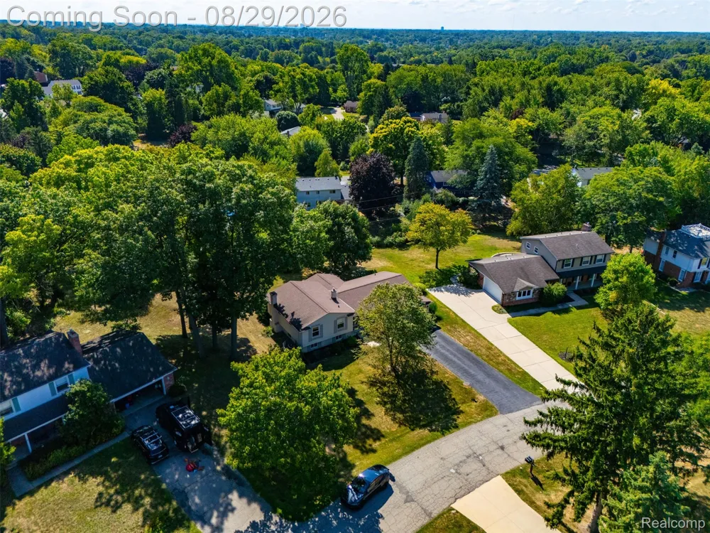 4243 Iverness Lane West Bloomfield Charter Township, MI 48323