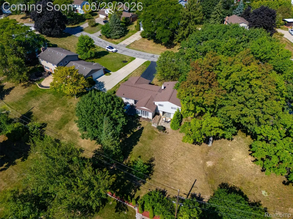 4243 Iverness Lane West Bloomfield Charter Township, MI 48323