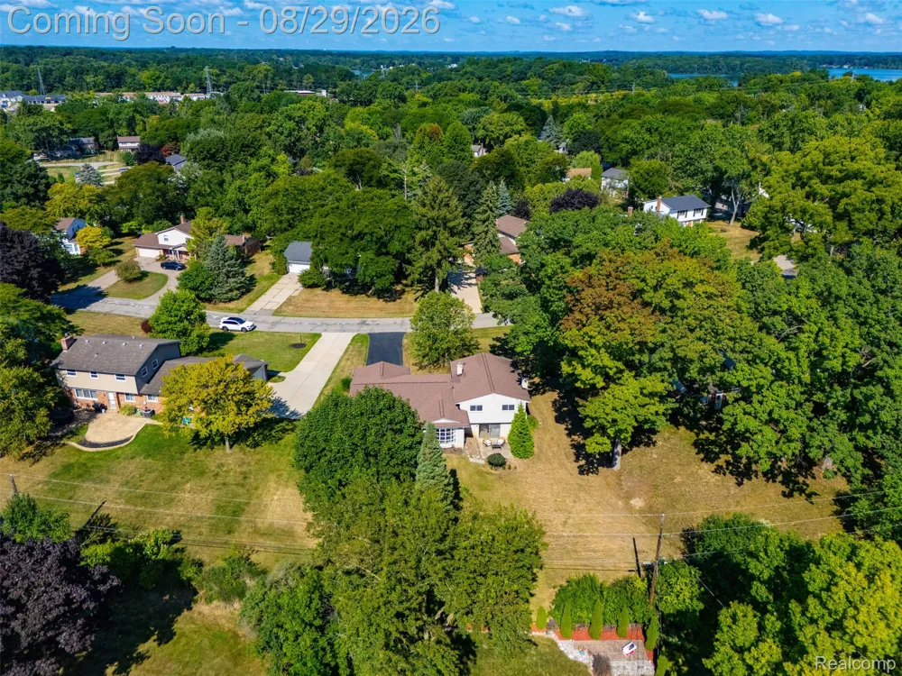 4243 Iverness Lane West Bloomfield Charter Township, MI 48323