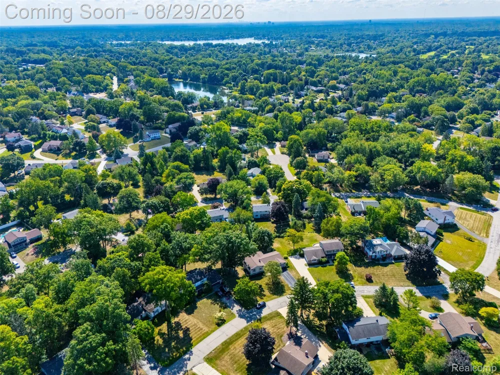 4243 Iverness Lane West Bloomfield Charter Township, MI 48323
