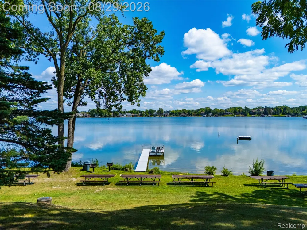 4243 Iverness Lane West Bloomfield Charter Township, MI 48323