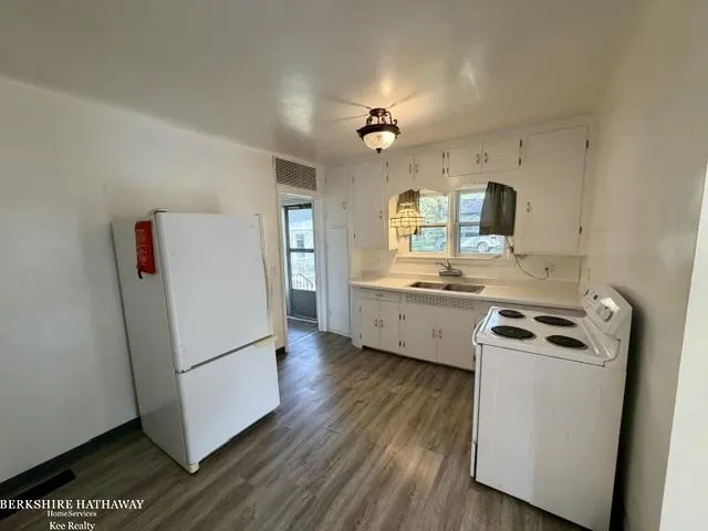 22485 Le Fever Avenue Warren City, MI 48091