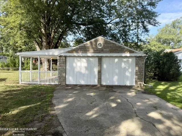 22485 Le Fever Avenue Warren City, MI 48091