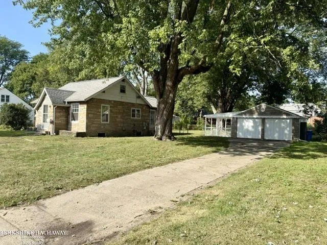 22485 Le Fever Avenue Warren City, MI 48091