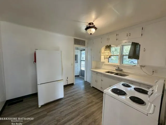 22485 Le Fever Avenue Warren City, MI 48091