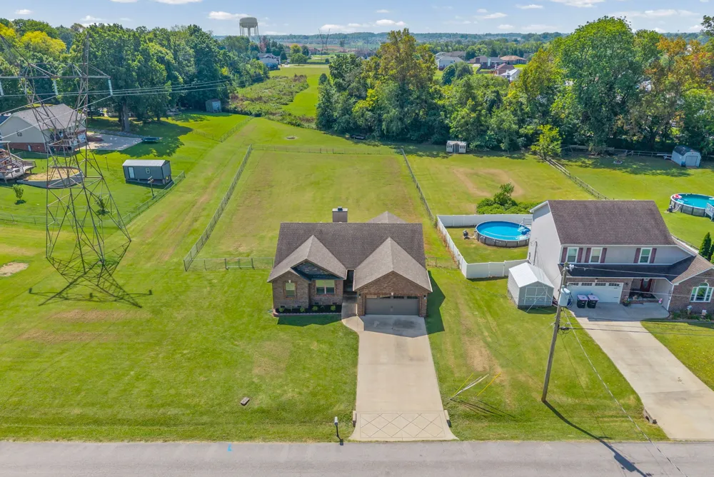 2432 Artie Manning Rd Clarksville, TN 37042