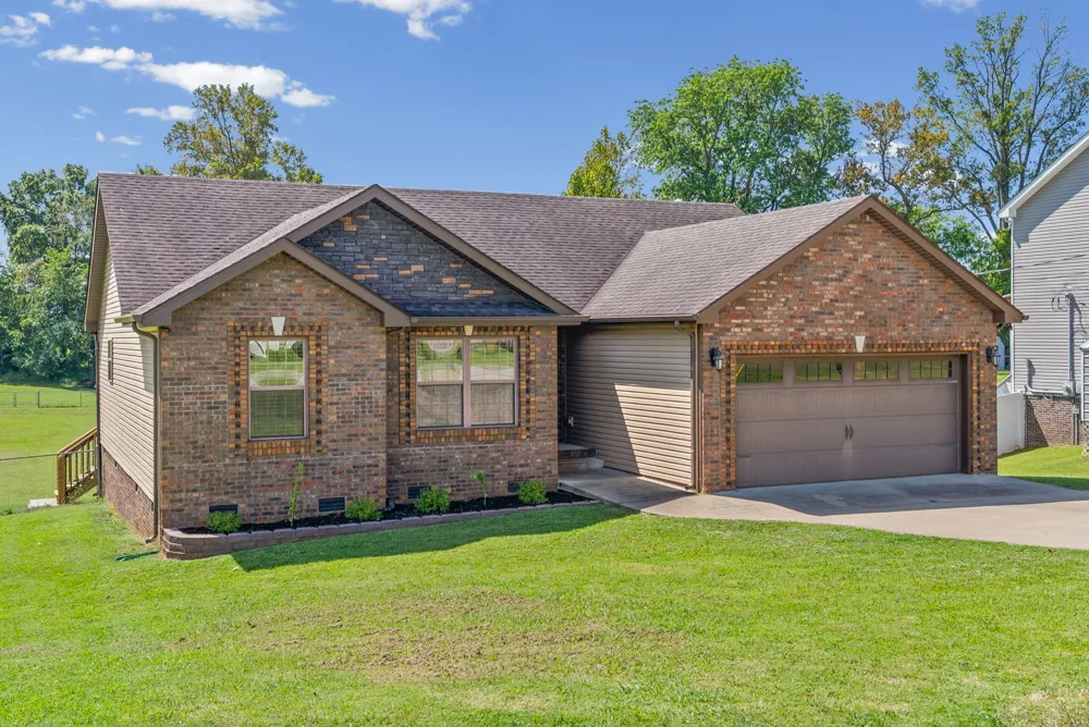 2432 Artie Manning Rd Clarksville, TN 37042