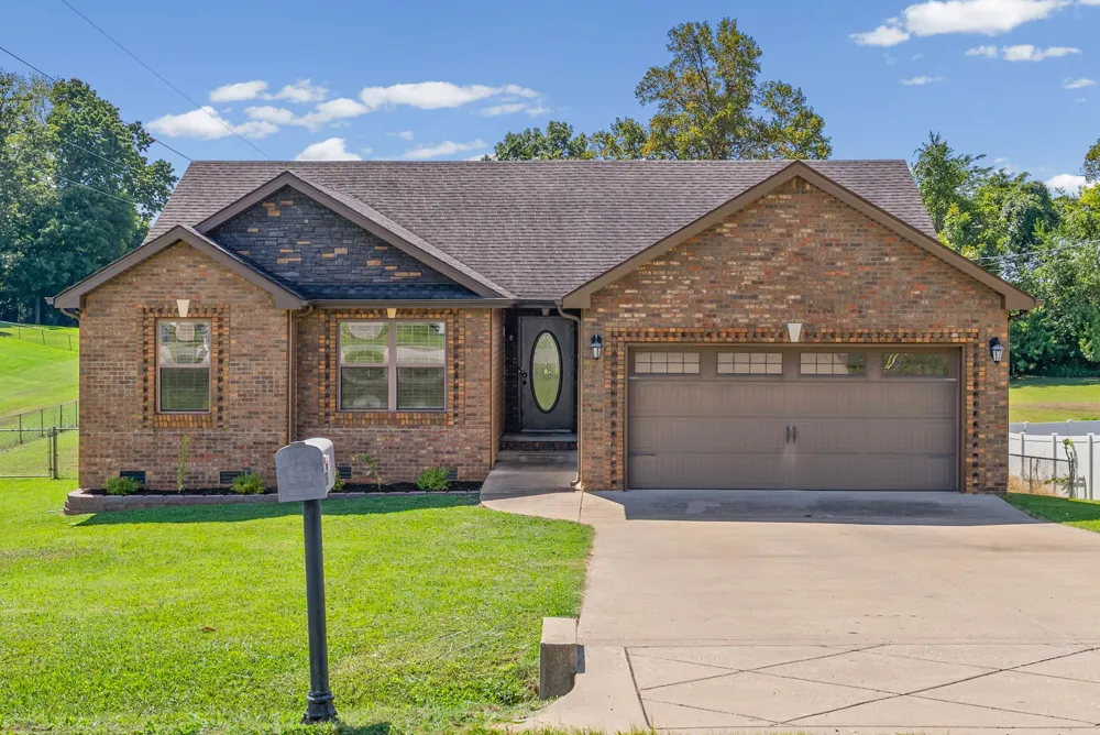 2432 Artie Manning Rd Clarksville, TN 37042