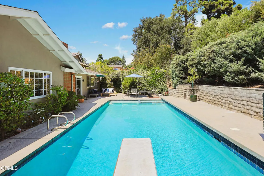 2725 Brierhaven Drive La Crescenta, CA 91214