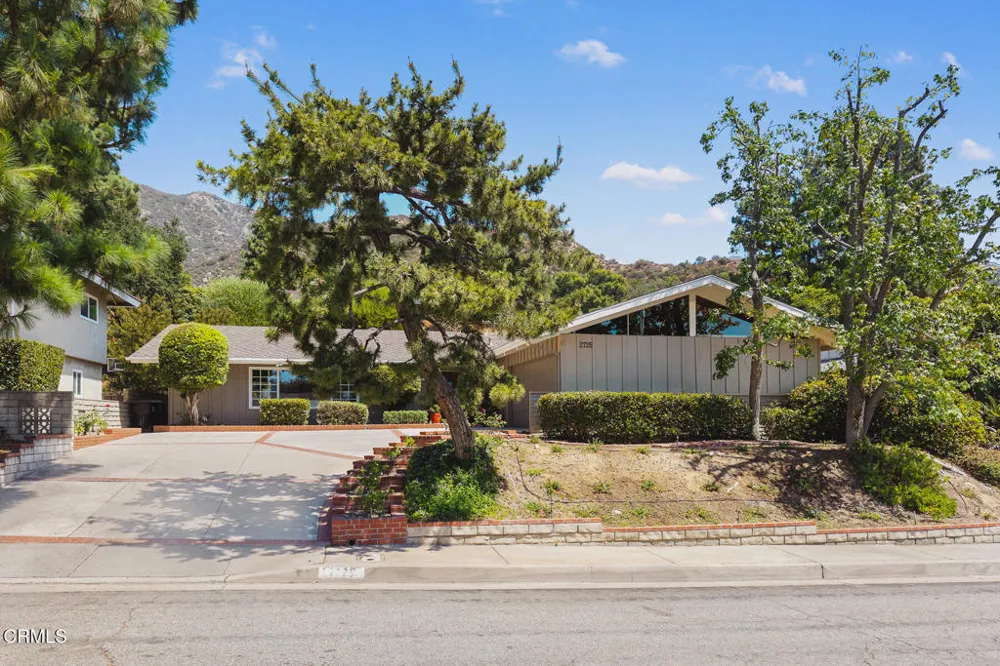 2725 Brierhaven Drive La Crescenta, CA 91214