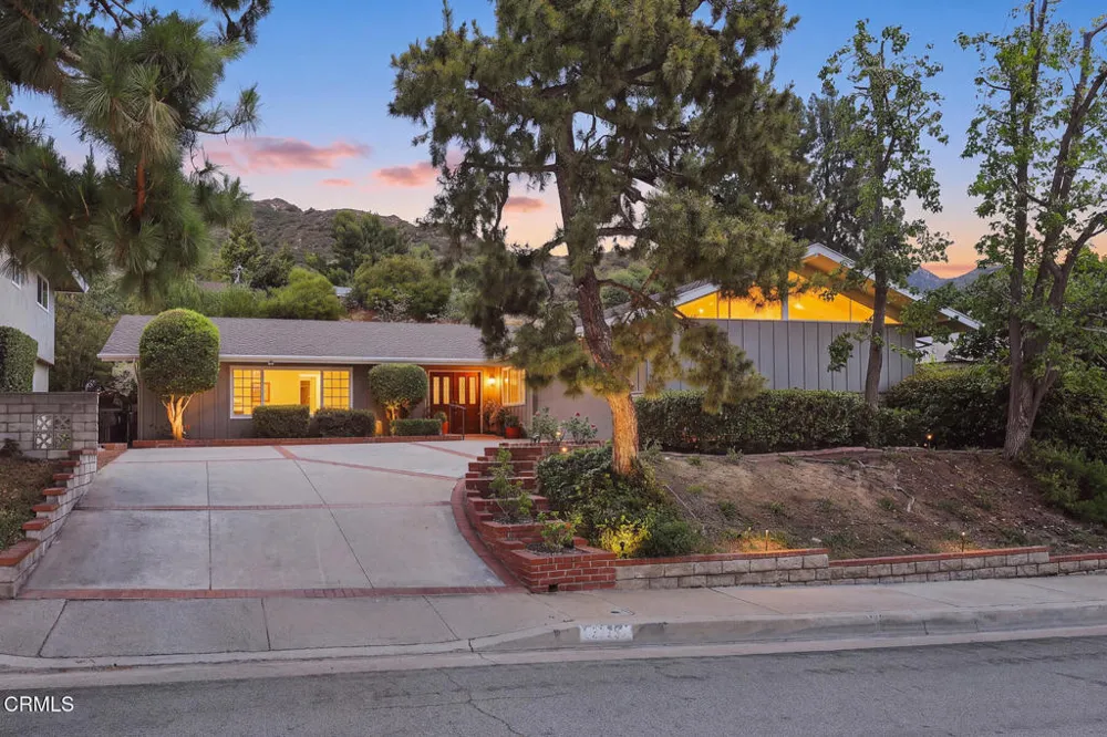 2725 Brierhaven Drive La Crescenta, CA 91214