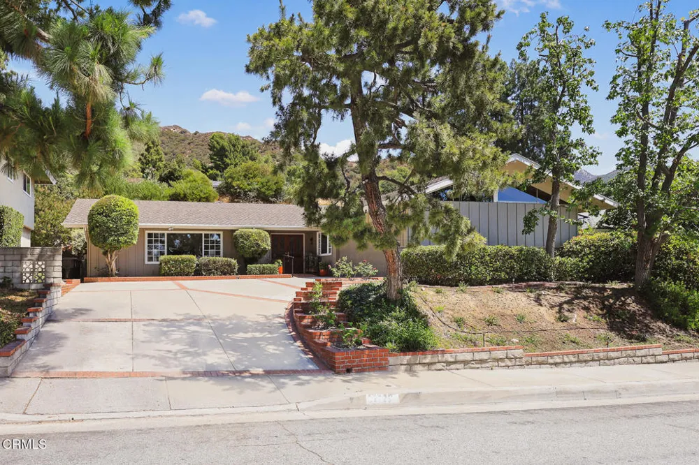 2725 Brierhaven Drive La Crescenta, CA 91214