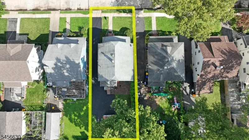 856 Ester Ave Teaneck, NJ 07666