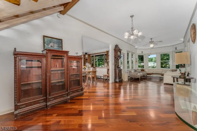 90 Ithanell Rd Hopatcong, NJ 07843