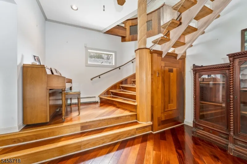 90 Ithanell Rd Hopatcong, NJ 07843