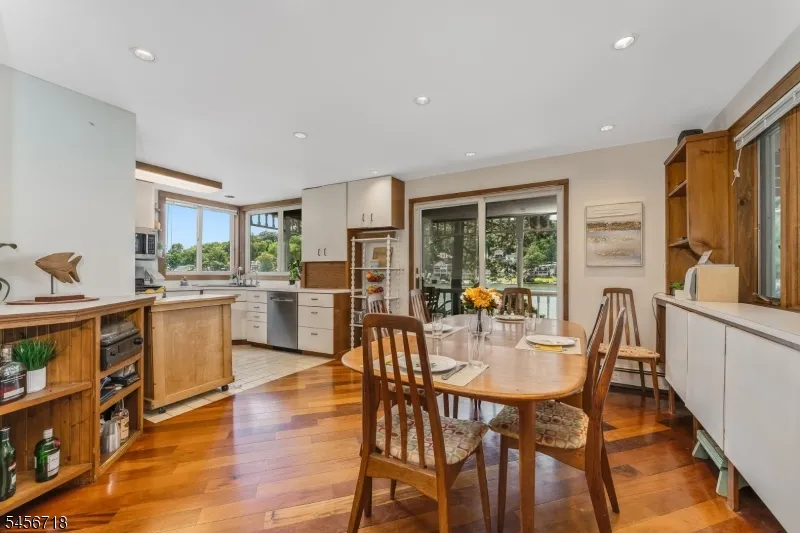 90 Ithanell Rd Hopatcong, NJ 07843