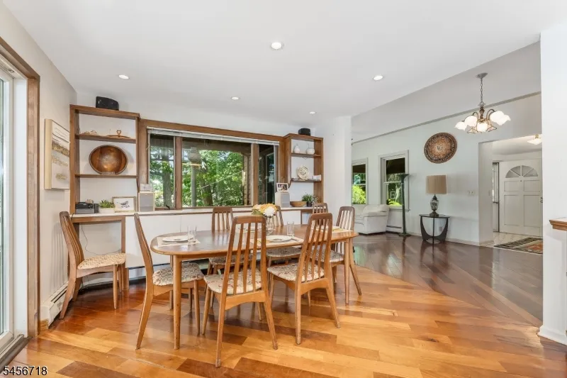 90 Ithanell Rd Hopatcong, NJ 07843