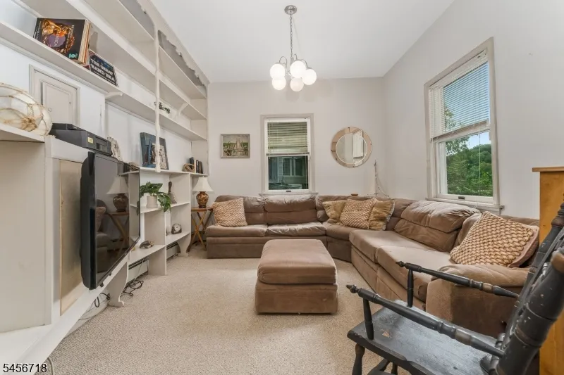 90 Ithanell Rd Hopatcong, NJ 07843