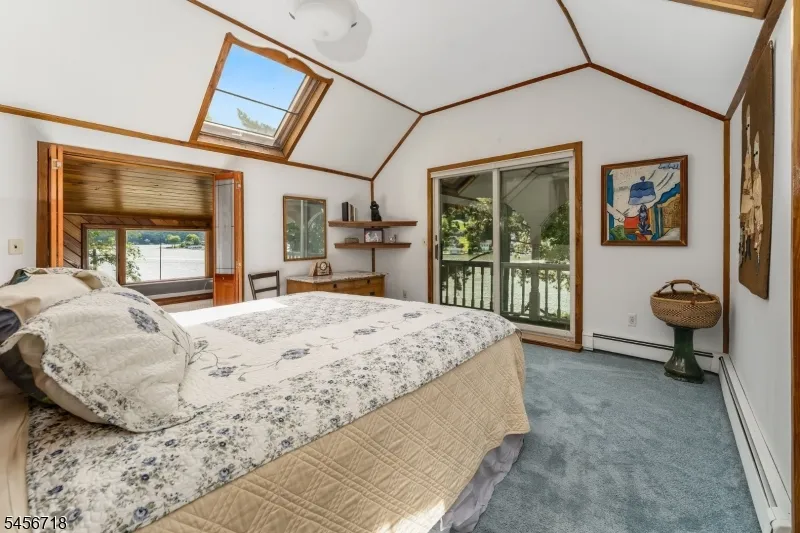 90 Ithanell Rd Hopatcong, NJ 07843