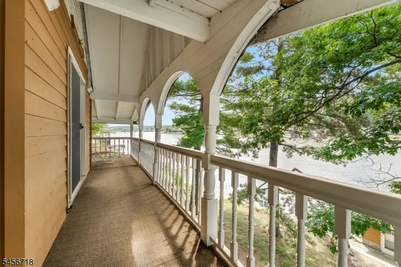 90 Ithanell Rd Hopatcong, NJ 07843