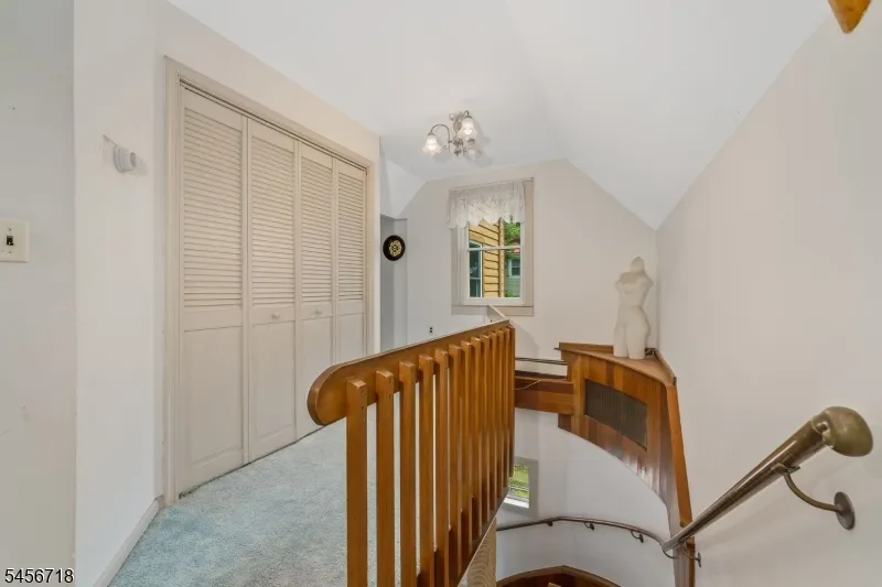 90 Ithanell Rd Hopatcong, NJ 07843