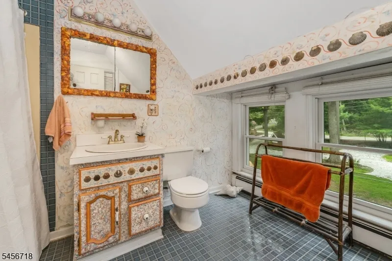90 Ithanell Rd Hopatcong, NJ 07843