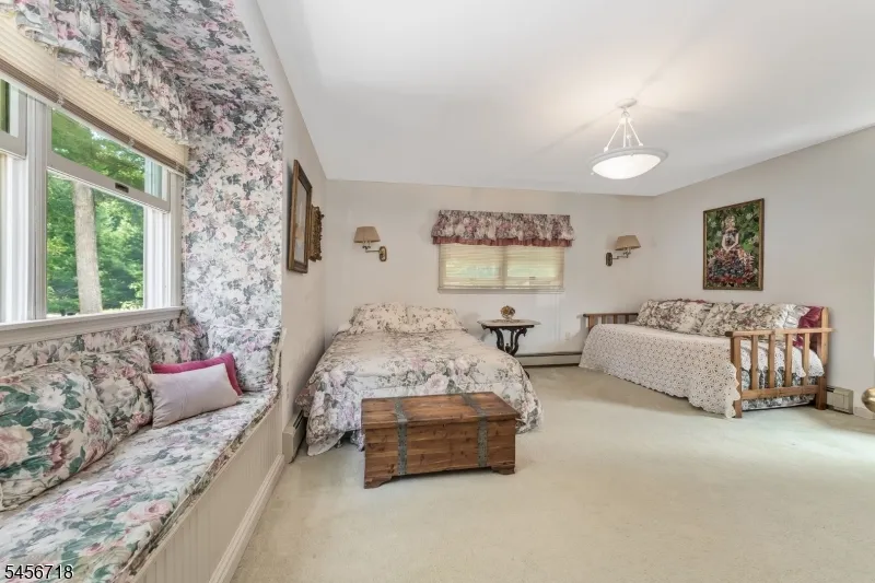 90 Ithanell Rd Hopatcong, NJ 07843