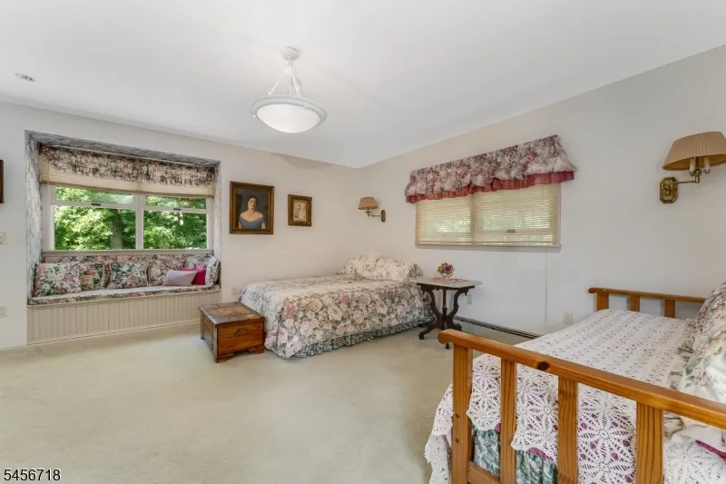90 Ithanell Rd Hopatcong, NJ 07843