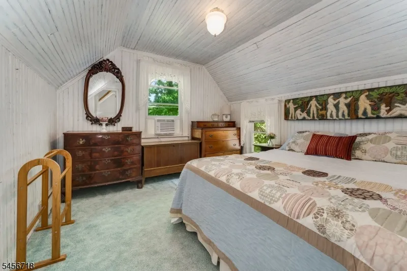 90 Ithanell Rd Hopatcong, NJ 07843