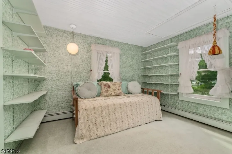 90 Ithanell Rd Hopatcong, NJ 07843