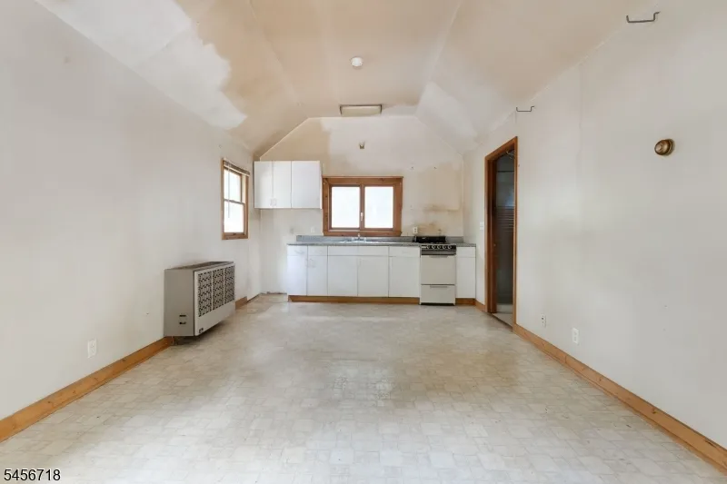 90 Ithanell Rd Hopatcong, NJ 07843