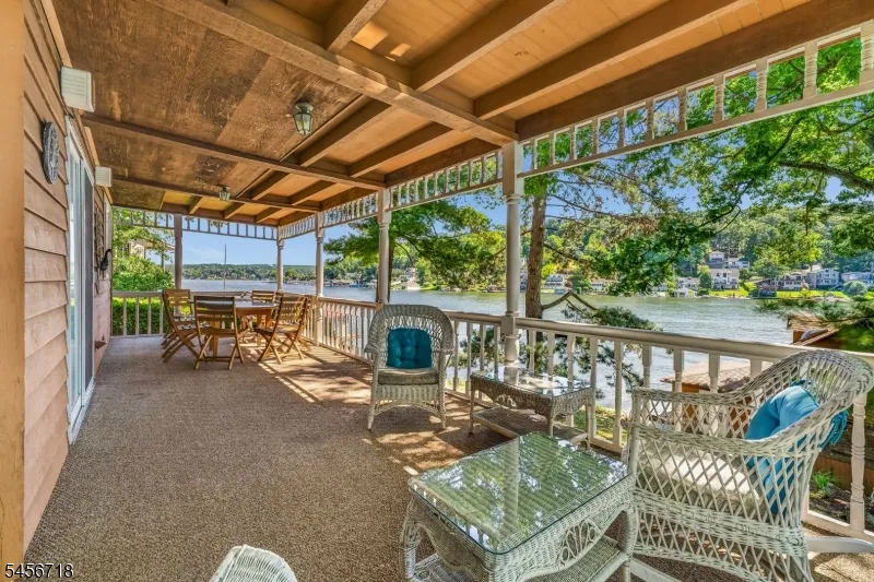 90 Ithanell Rd Hopatcong, NJ 07843