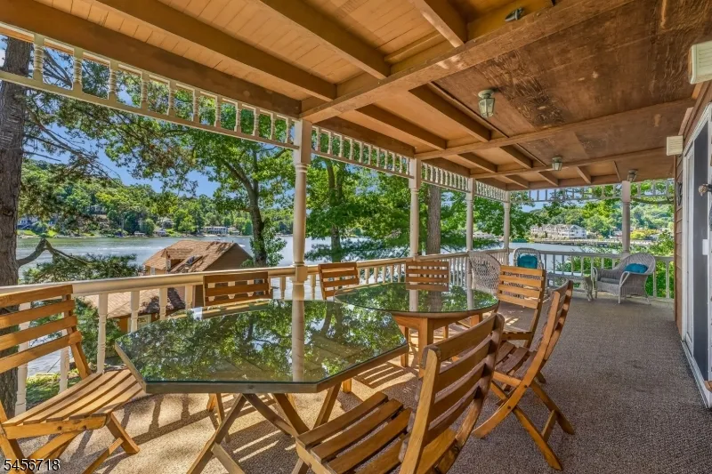 90 Ithanell Rd Hopatcong, NJ 07843